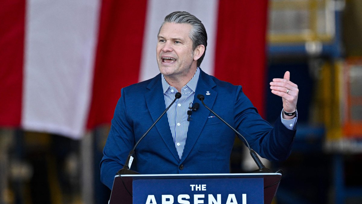 'Trump favors negotiated deal with Iran, urges Tehran to accept offer'