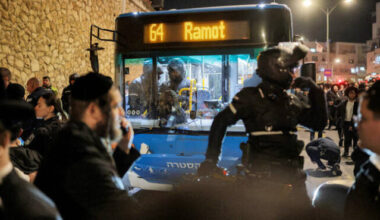 Arab bus drivers in Israel grapple with racist attacks｜Arab News Japan