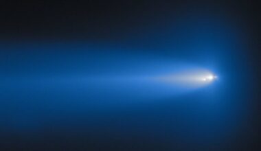 Comet C/2025 K1 (ATLAS) on Nov. 11 and Dec. 6, 2025 as it began to break up, as seen by the Gemini North telescope.