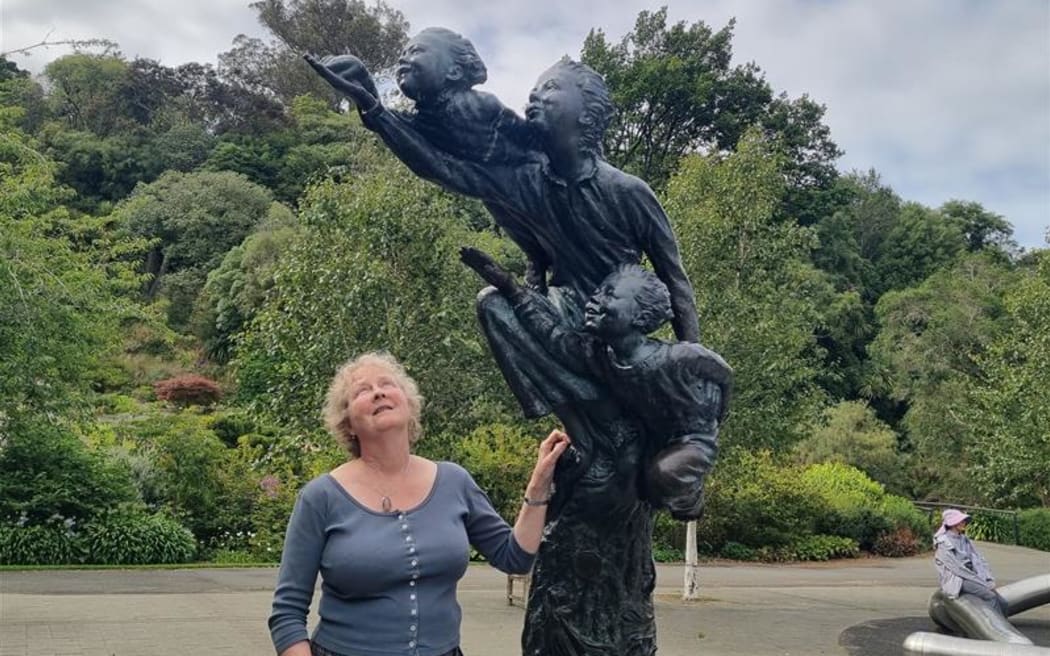 Catherine Lee with Wendy and her Attendants at Dunedin Botanic Garden.