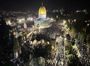 About 50,000 worshippers perform Isha and Taraweeh prayers at Al-Aqsa Mosque amid Israeli restrictions