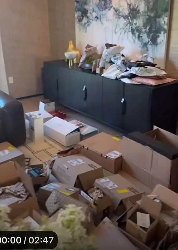 An angry Redditor posted screenshots of one influencer's video that showed an excess of cardboard boxes and packaging.
