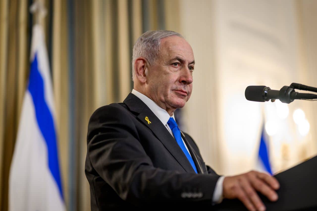 Benjamin Netanyahu holds a joint press conference with Donald Trump announcing the U.S. peace plan for Gaza, Monday, September 29, 2025, in the White House. (Official White House Photo by Daniel Torok)