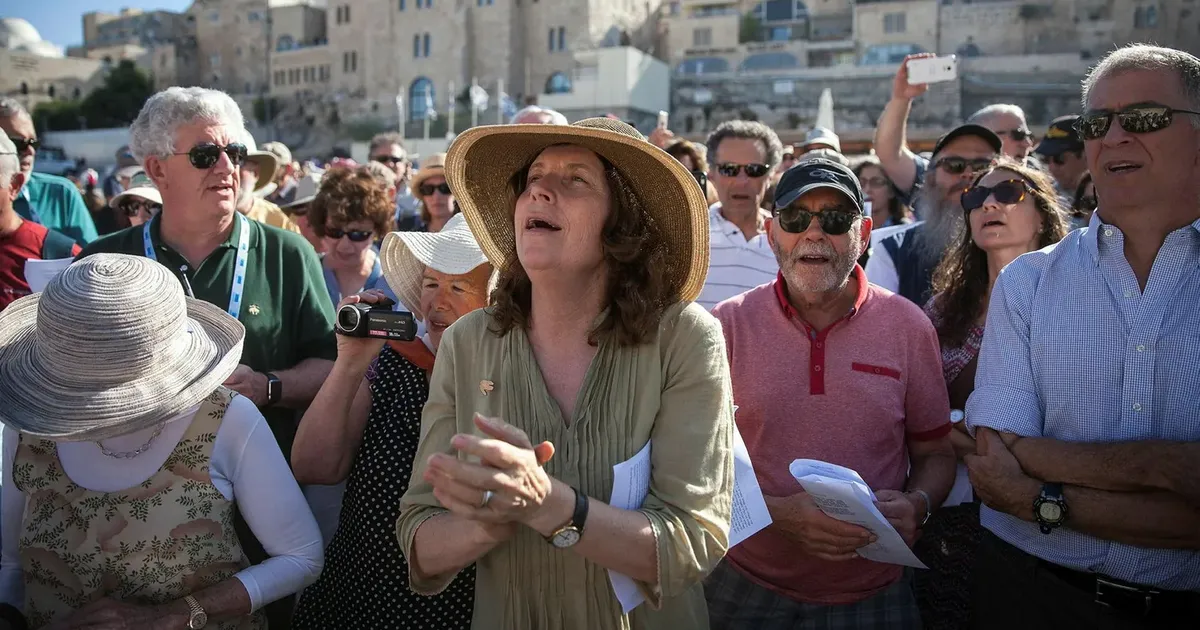 Netanyahu Cancels Gov't Vote on Law Banning Egalitarian Prayer at Western Wall