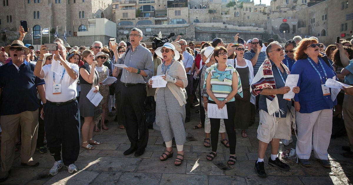 Knesset Advances Bill That Would Outlaw Egalitarian Prayer at the Western Wall - Haaretz