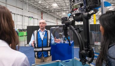 Amazon Pulls the Plug on Blue Jay Warehouse Robot