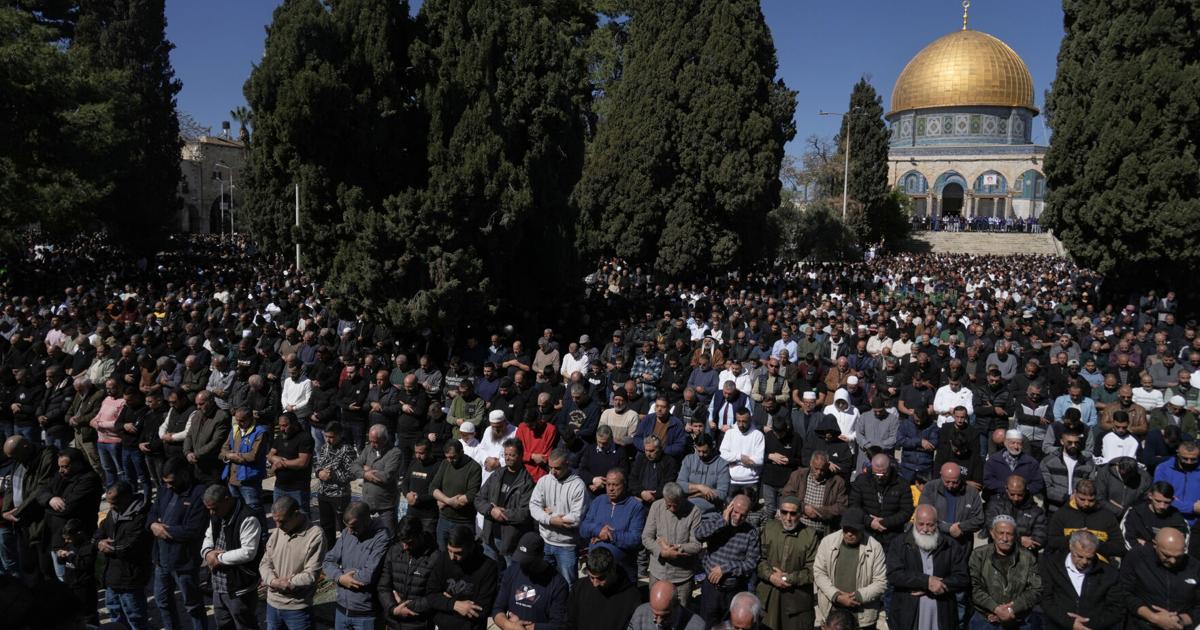 Ramadan's first Friday prayers are held at Jerusalem's Al-Aqsa Mosque | World News