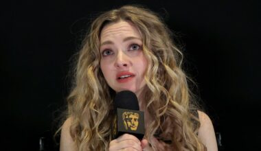 Amanda Seyfried Really Wants You To Know That She Wore A ‘Prosthetic Butthole’