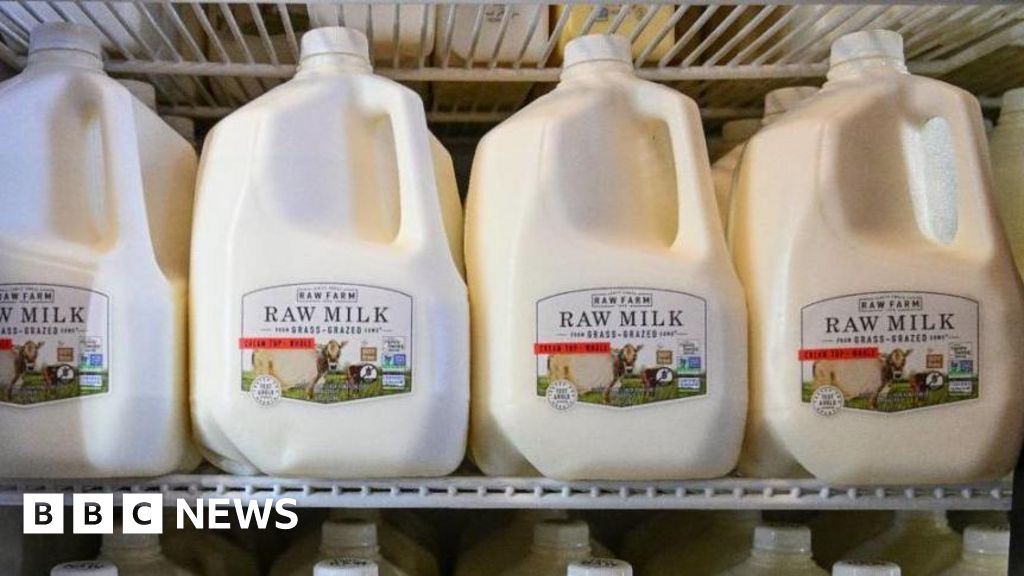 Experts warn against drinking raw milk after New Mexico baby's listeria death - BBC