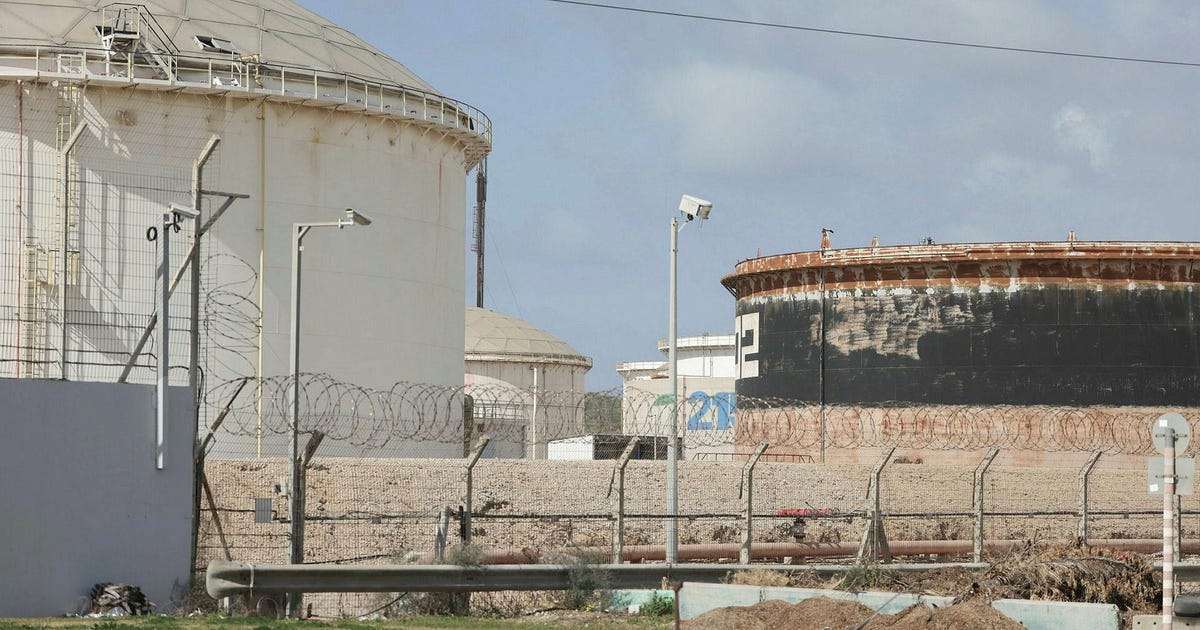 Two Women Die of Asphyxiation in Israeli Oil Refinery After Protective Suits Malfunctioned - Haaretz