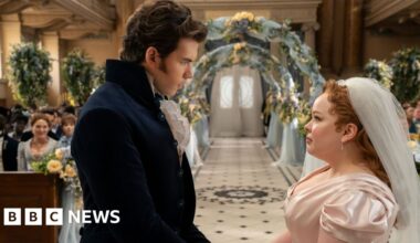 Bridgerton filming locations: Fans flock to Bath and Greenwich - BBC