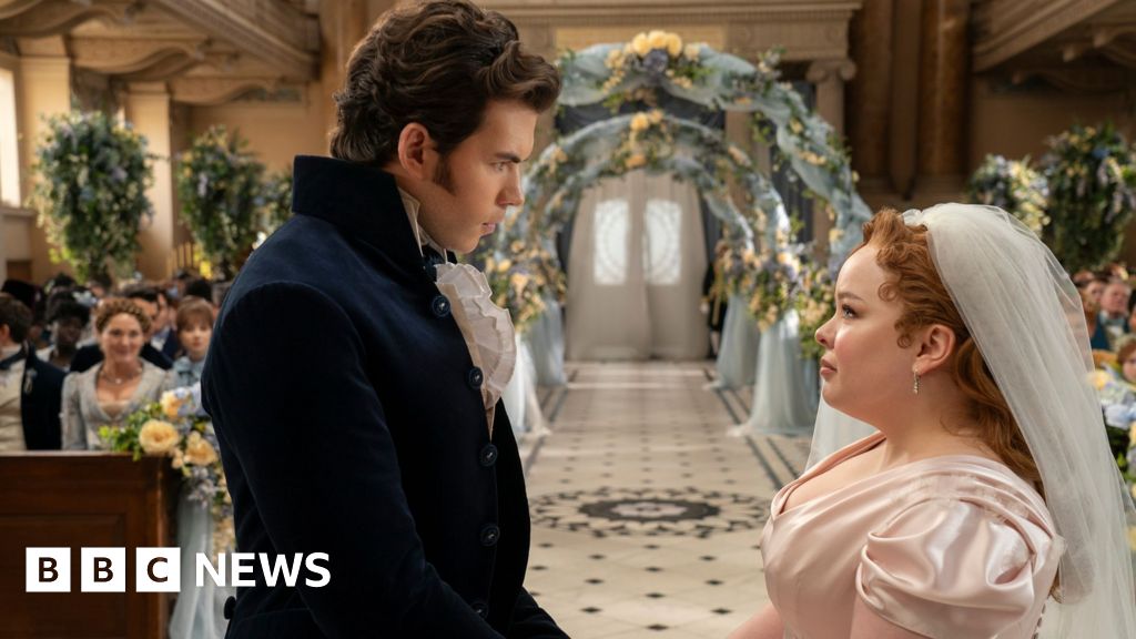 Bridgerton filming locations: Fans flock to Bath and Greenwich - BBC