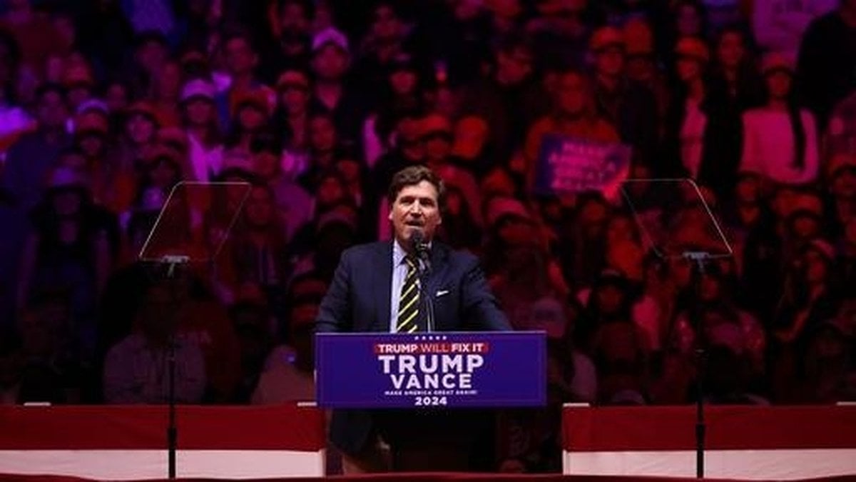 Trump Urges Tucker Carlson To Ease Israel Criticism