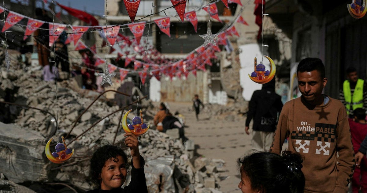 Iran's Top Diplomat Meets UN Nuclear Watchdog Ahead of Second Round of U.S. Talks