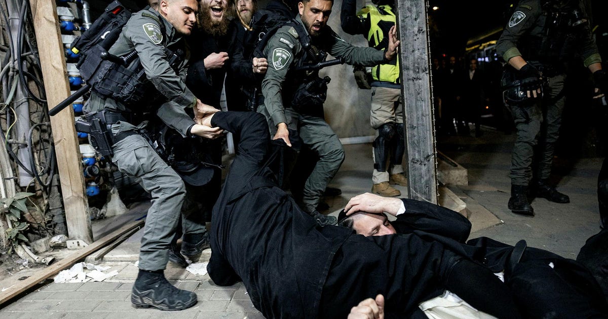 Explained: The Military Conscription Bill Driving Riots in Haredi Cities - Haaretz