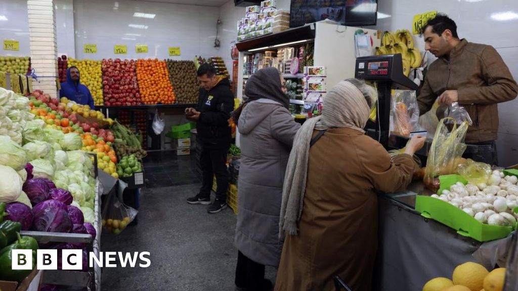 'People are getting poorer': How Iran's struggling economy is changing how families live - BBC