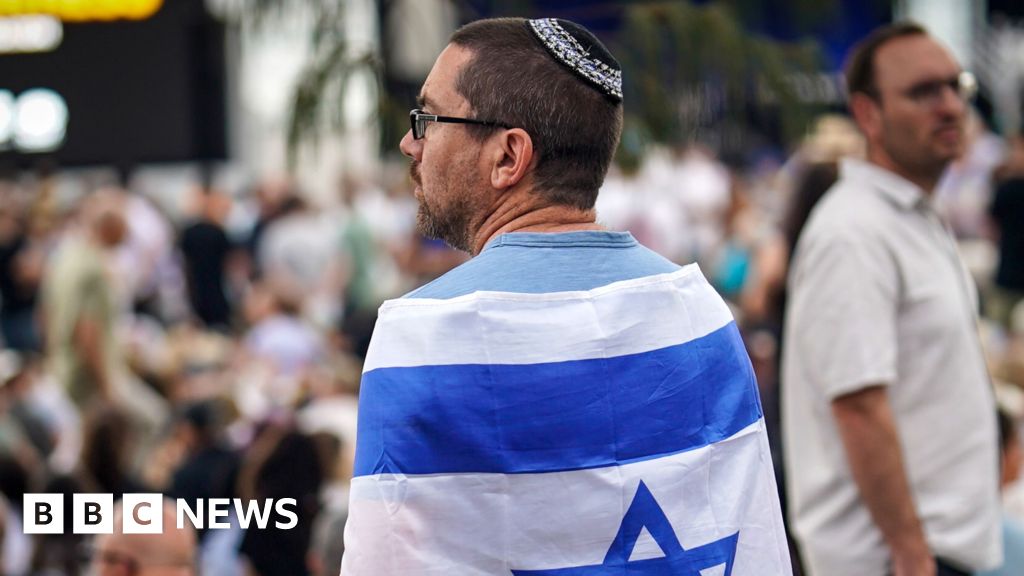 Bondi Beach attack: Australia royal commission into antisemitism begins - BBC