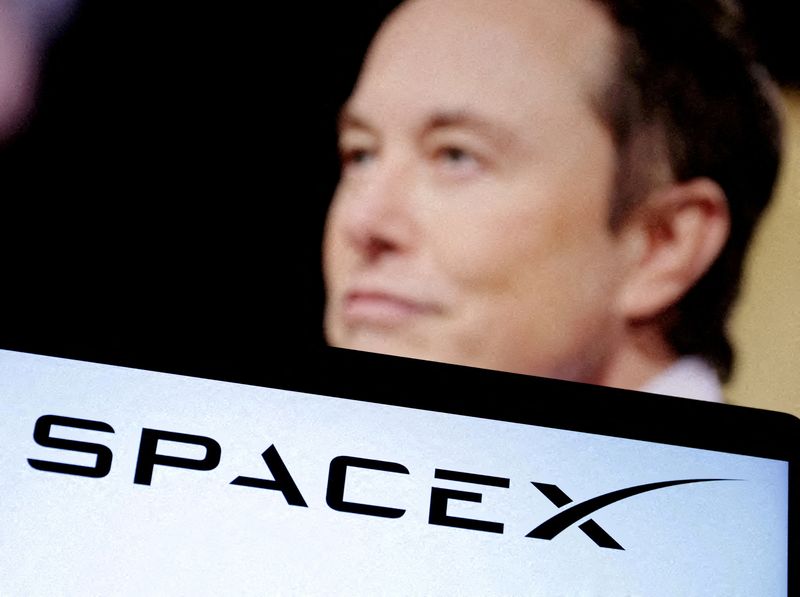 SpaceX prioritizes lunar 'self-growing city' over Mars project, Musk says