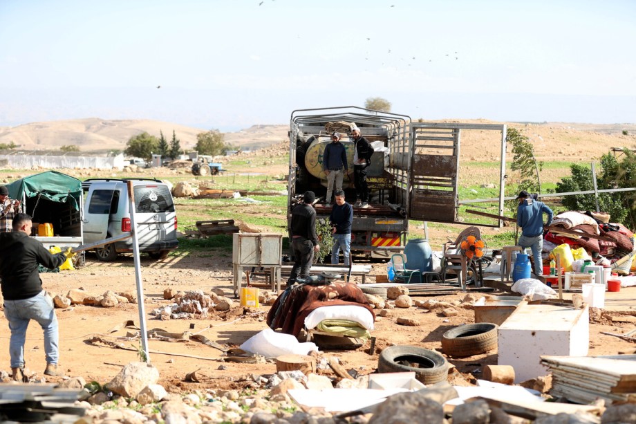 7 Palestinian families forced out of Jordan Valley amid illegal settler attacks in occupied West Bank – Middle East Monitor