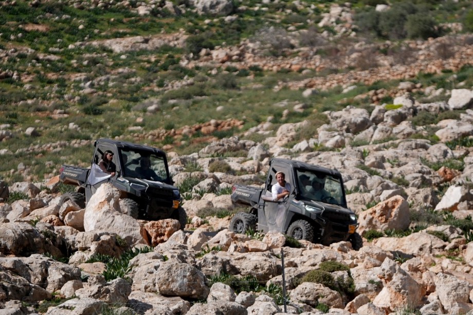 Child among 3 Palestinians injured by illegal Israeli settlers’ assaults in West Bank – Middle East Monitor