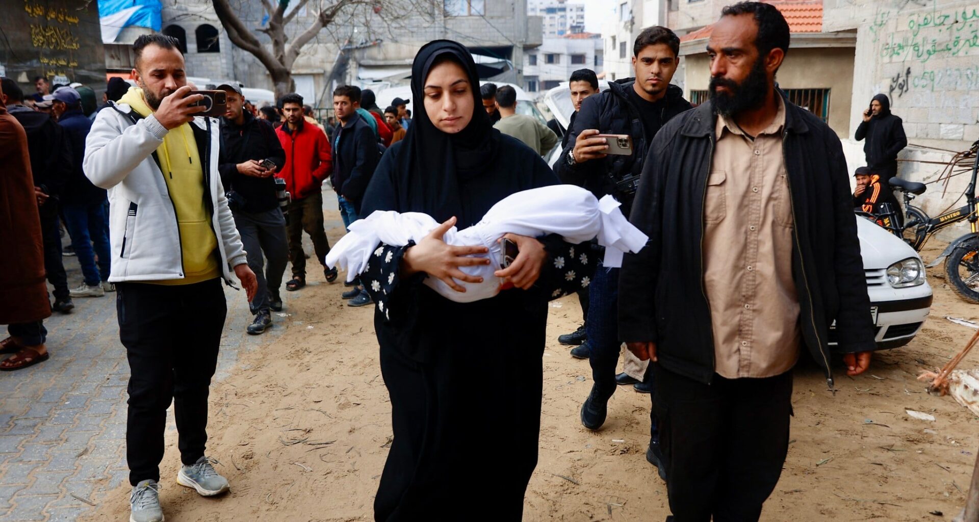 Reservist seriously wounded in north Gaza ambush; 20 said killed as IDF strikes back