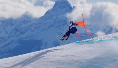 Lindsey Vonn crashes in Olympic women’s downhill, airlifted off course