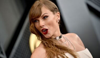 Taylor Swift pulling an excited face on the red carpet