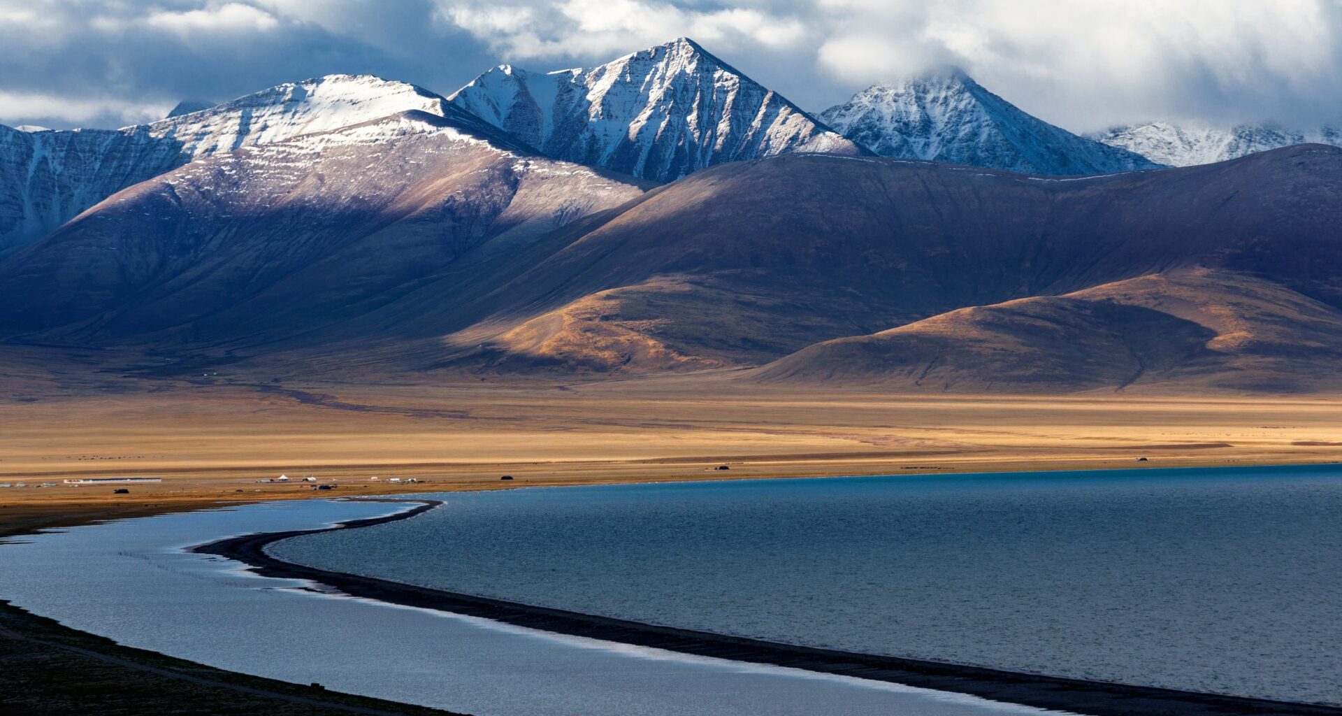 Vanishing lakes in Tibet may have triggered earthquakes by awakening faults in Earth's crust