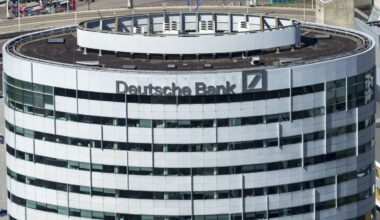 Deutsche Bank Warns Software Debt Faces AI Threat