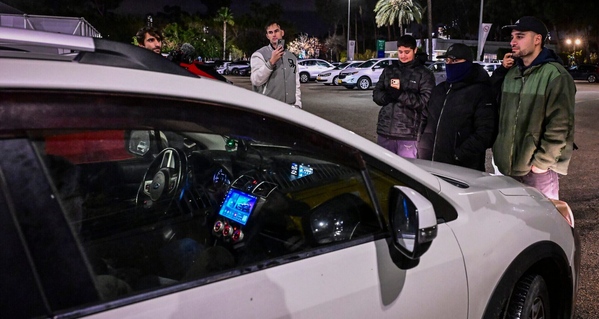 Police question right-wing agitator who blocked cars of former top justice, ex-PM