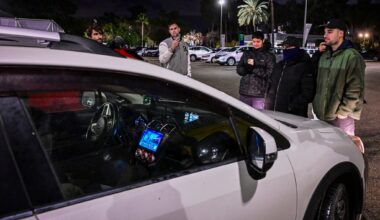 Police question right-wing agitator who blocked cars of former top justice, ex-PM