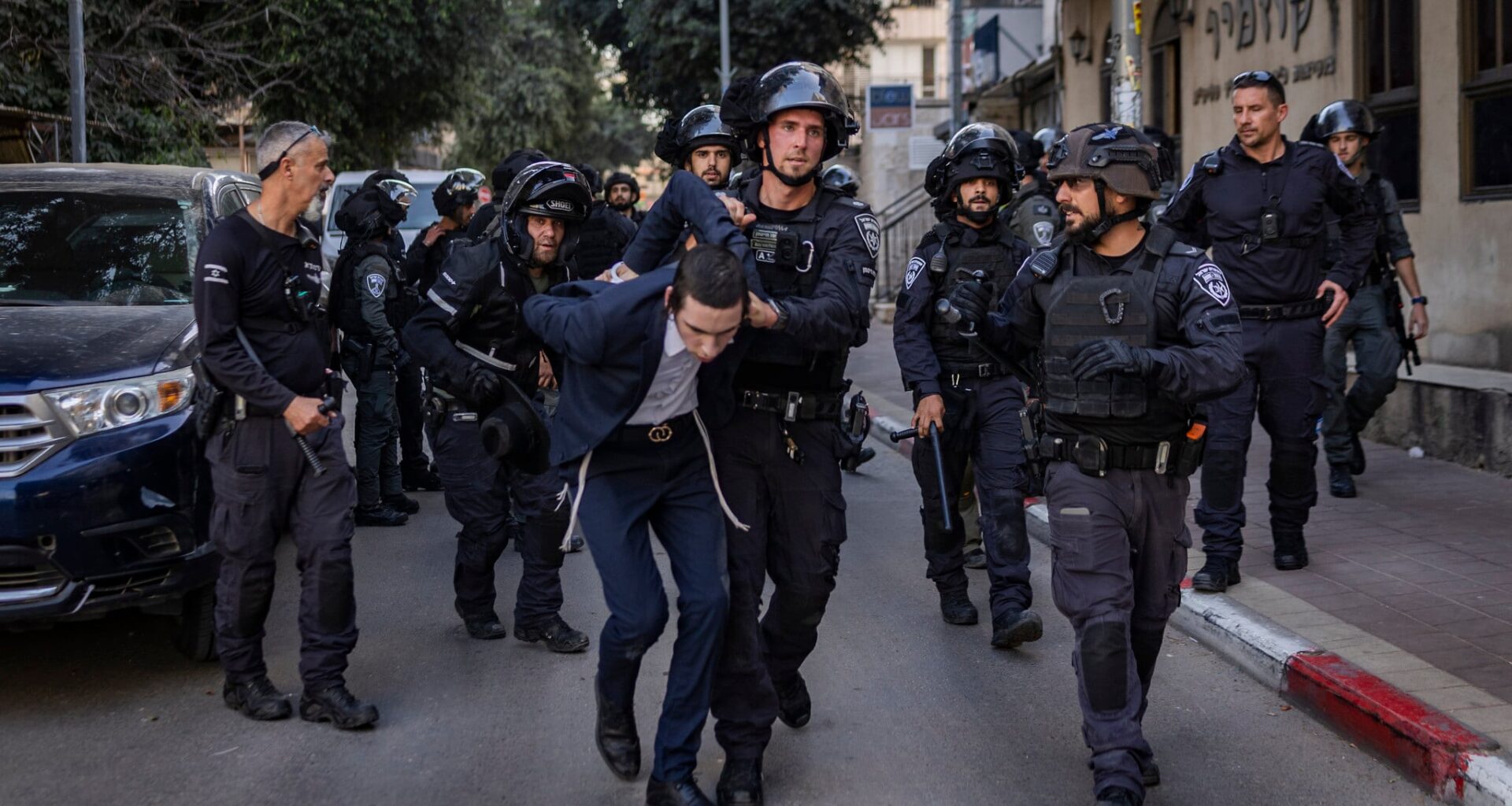 7 suspects detained in Bnei Brak sent to house arrest; the rest go free