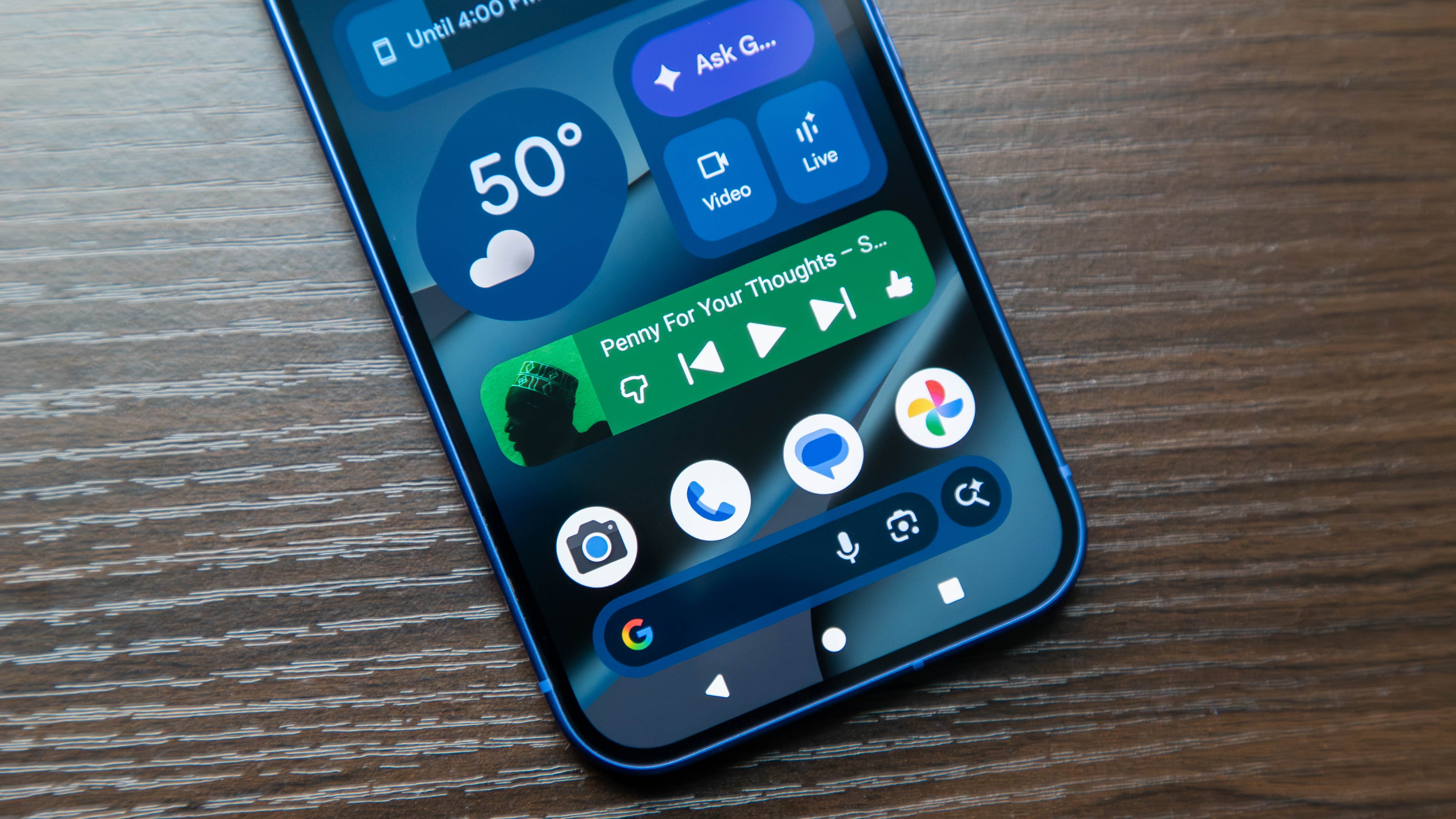 Simple View layout on the Google Pixel 10