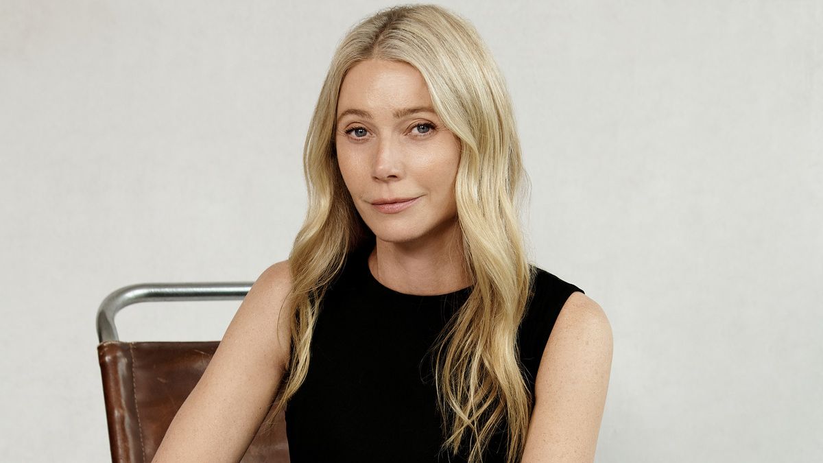 Pieces From Gwyneth Paltrow’s Closet Are Going to Auction—Including Vintage Versace, Dior, and an Oscars Dress