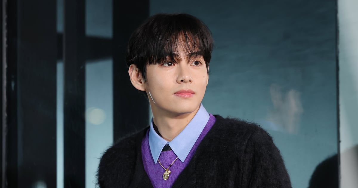 BTS's V Embarrassed by Court Use of Private Messages - 조선일보