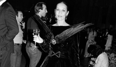 Carmen de Lavallade attends the Valentino fashion show and party at the Metropolitan Museum of Art in New York City on September 20, 1982.