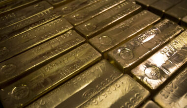 Lebanon gold sale mooted to end financial crisis