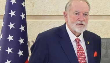 US ambassador to Israel rebukes Tucker Carlson after contentious airport interview – Middle East Monitor