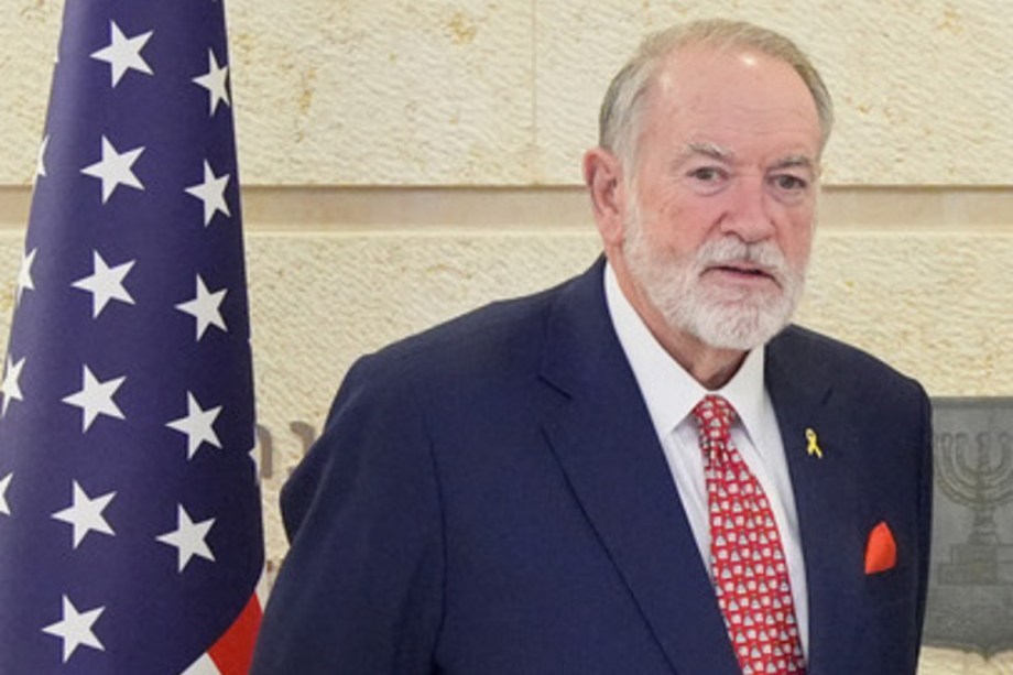 US ambassador to Israel rebukes Tucker Carlson after contentious airport interview – Middle East Monitor