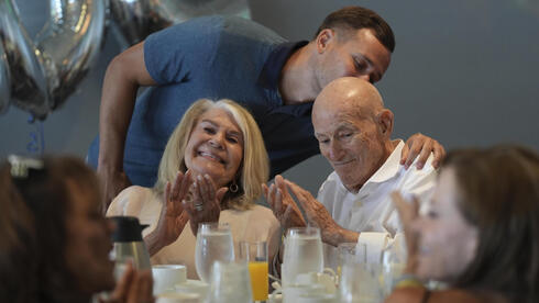 American WWII veteran who married at 100 celebrates bar mitzvah at 102