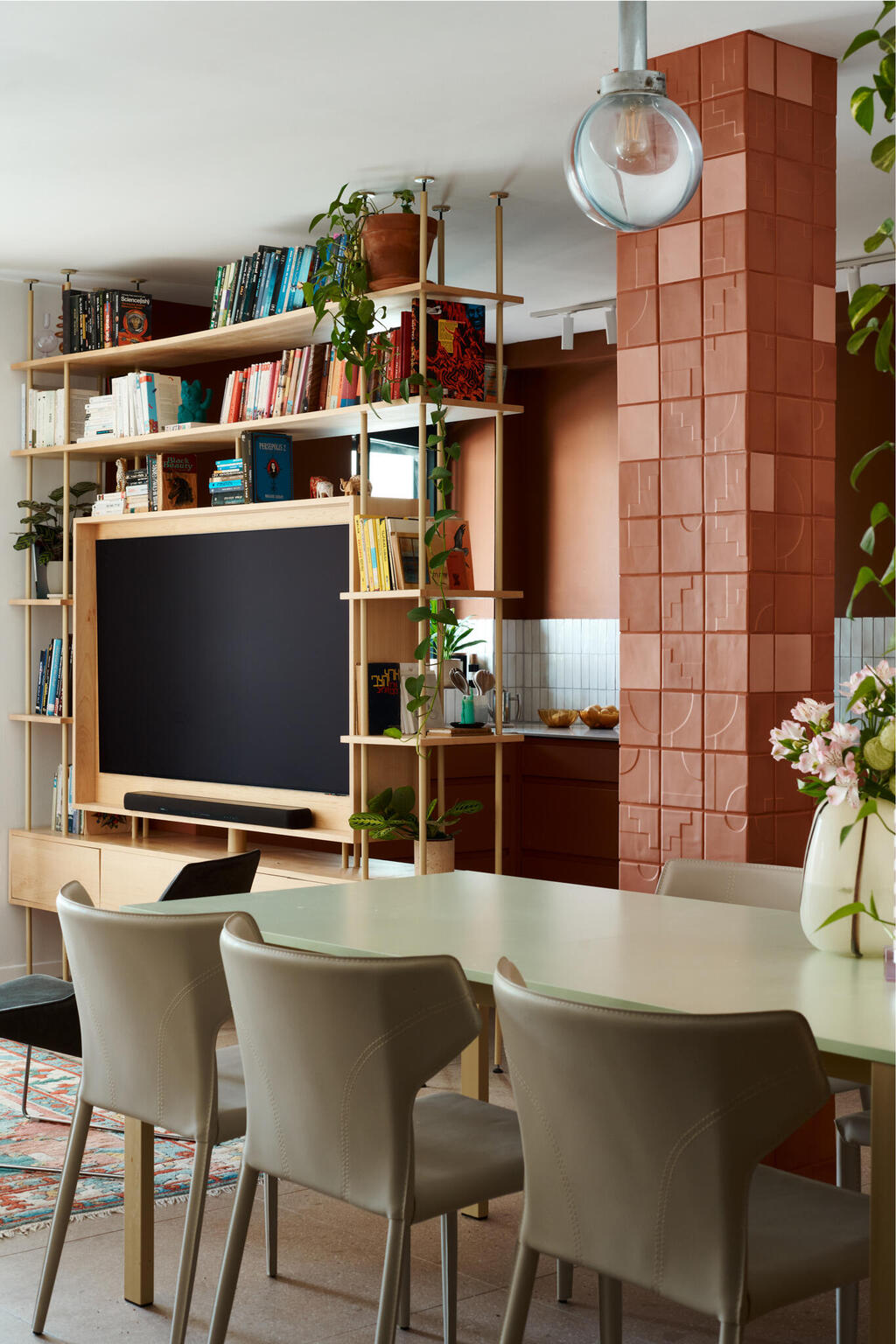 Single color in multiple shades (Photo: Dor Kedmi) מופעים שונים של צבע אחד במספר גוונים עיצוב שרון ברקת