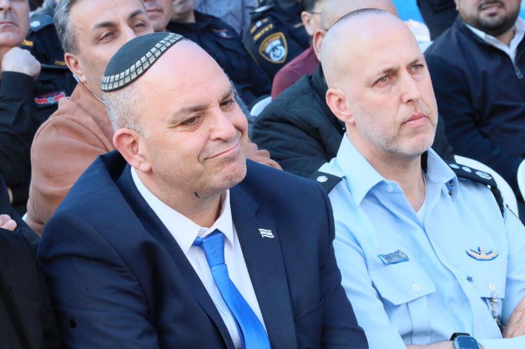 Revivo and Lavi (Photo: Mickey Schmidt) טקס חילופי מפקדים בתחנת המשטרה בלוד