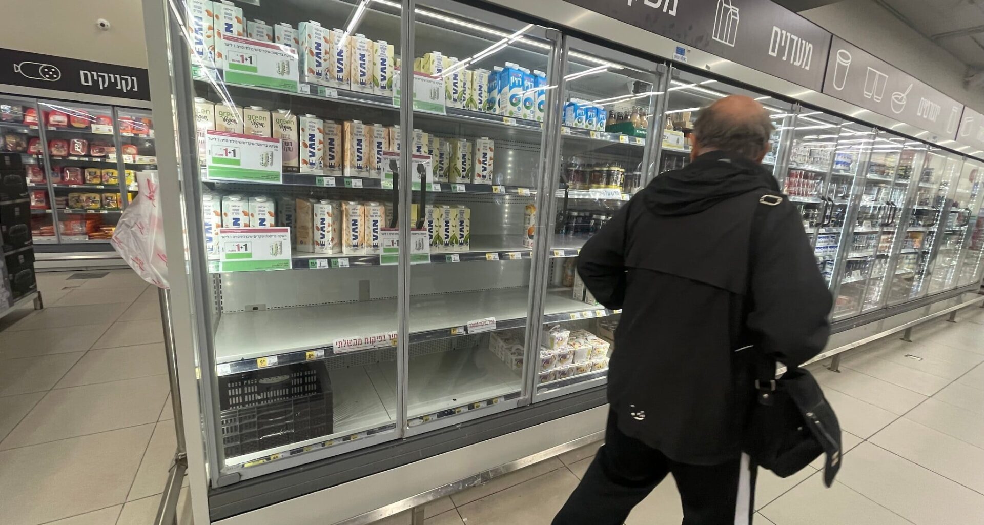 Shoppers face empty milk shelves as dairy farmers ramp up fight against proposed reform