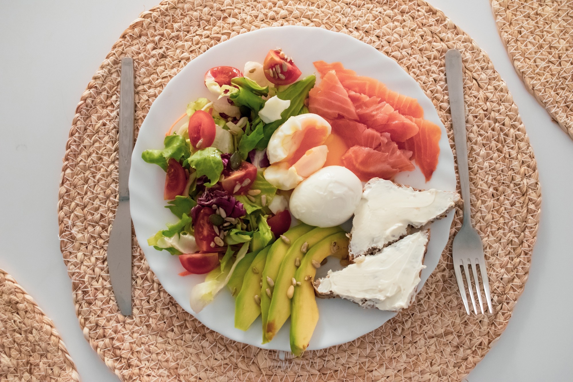 Study: Big breakfast diet composition impacts on appetite control and gut health: a randomized weight loss trial in adults with overweight or obesity. Image Credit: An Dvi / Shutterstock