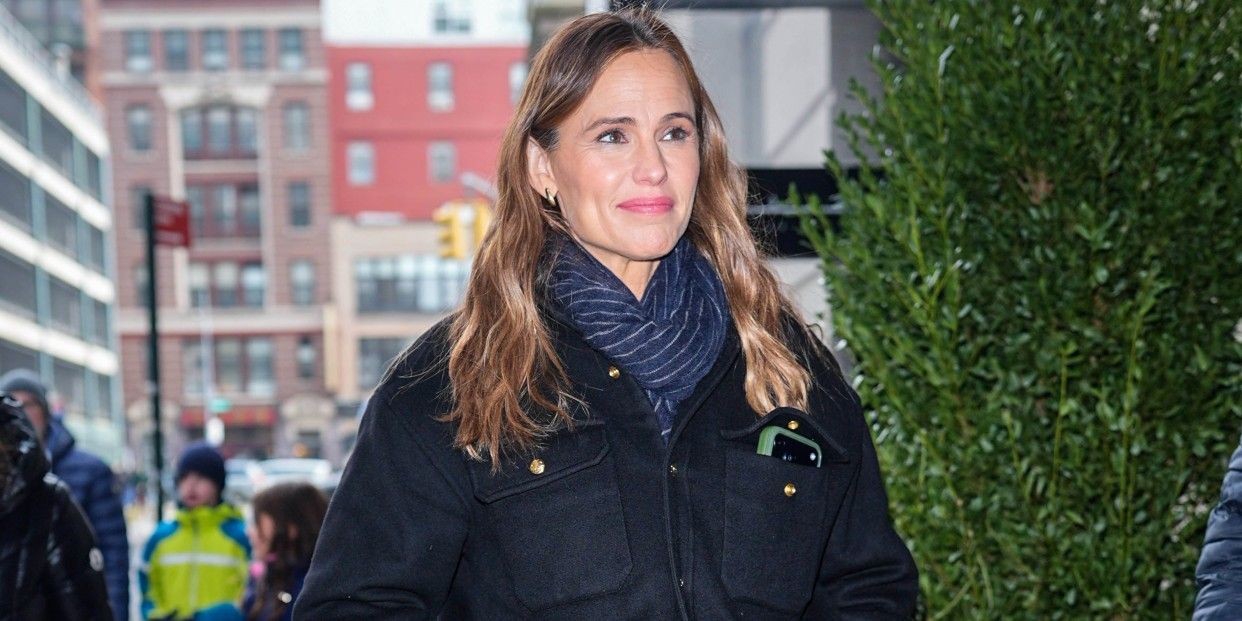 Jennifer Garner’s Gen Z-Coded Casual Outfit Includes a Relatable Detail