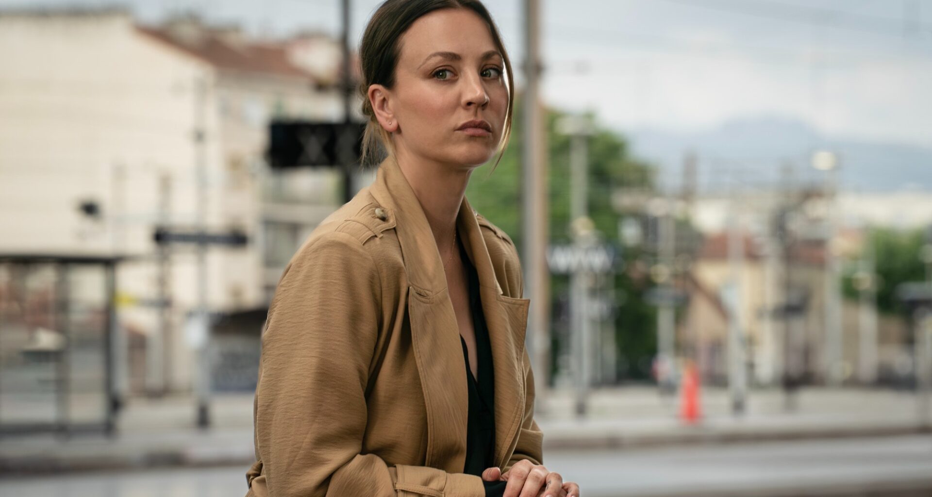 Kaley Cuoco goes sleuthing again