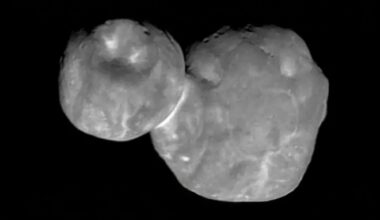 Snowman worlds: How strange shapes appeared in the Kuiper Belt