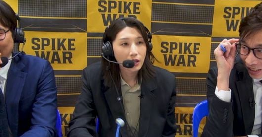Kim Yeon-koung's Neck Cramp During Spike War Final - 조선일보