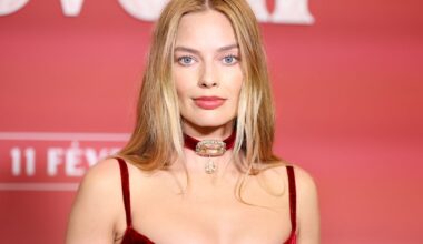 Margot Robbie recalls costar gave her a weight-loss book as a gift