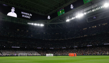 Minute of silence in memory of Manolín Bueno